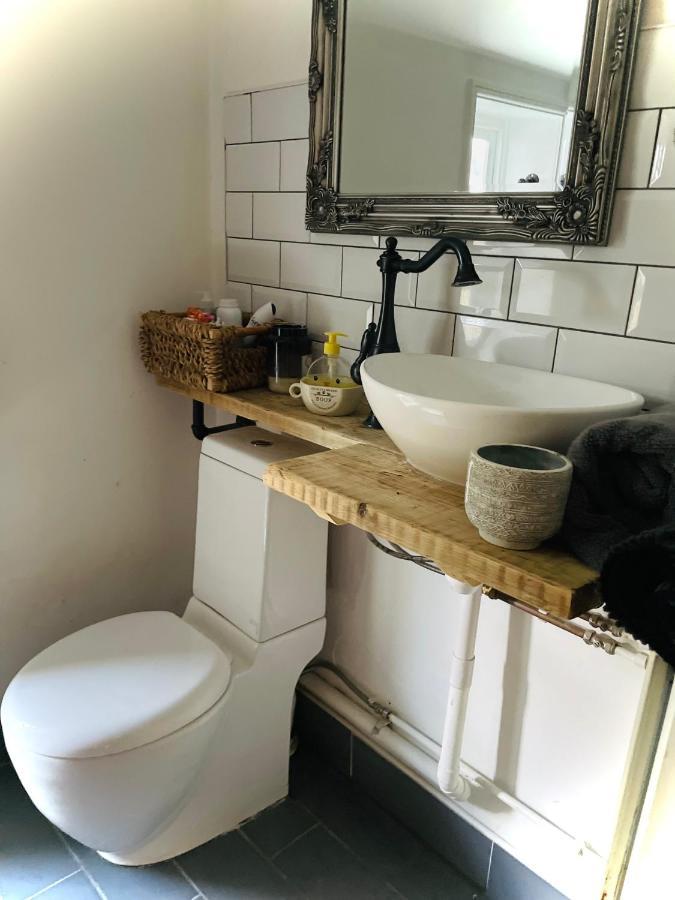 The Beehive, Ground Floor Apartment In Norfolk, No Shared Amenities Downham Market Esterno foto