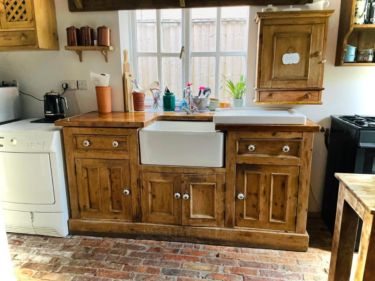 The Beehive, Ground Floor Apartment In Norfolk, No Shared Amenities Downham Market Esterno foto